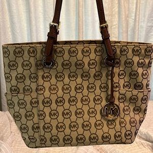 EUC MICHAEL KORS Signature Logo Tote Handbag in Mocha Tan